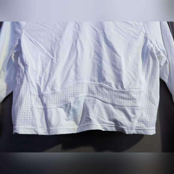 ⭐*New w/o Tags!* BuffBunny Storm Reversible Top in White - Not Available Online! - Picture 4 of 8